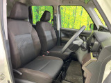 運転席シート廻りは使用感も少なく、良好な状態となっています。前オーナー様が丁寧に使っていたことがよくわかりますね。