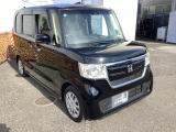 自社整備工場で点検整備をおこなってからお渡ししています。車検が残っている場合は『12ヶ月点検整備』を、車検整備付きの場合は『車検整備』をおこないます。整備費用は車両本体価格に含まれています。