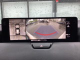 狭い場所での駐車やすれ違いなどでより的確な運転操作に役立つ360&deg;ビューモニターが装備されています。