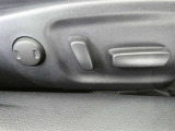 運転席パワーシート搭載。微妙な調整が手軽にでき、ピッタリのポジションで運転することが可能です。