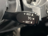 【クルーズコントロール】高速道路もラクラク走行。アクセルを離しても一定速度で走行ができ、長距離運転時の負担を軽減!加速・減速も簡単なスイッチ操作で調整できます。