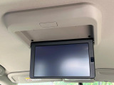 【フリップダウンモニター】大画面モニターで後席でもエンタメをお楽しみいただけます。小さなお子様にも大人気の装備です♪