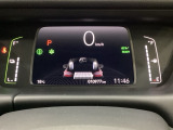 デジタル表示のスピードメーターとタコメーター、燃費やオドメーターなどの表示の他に、ホンダセンシング機能などの表示もできる多機能なマルチインフォメーション・ディスプレイです。