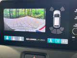 【マルチビューカメラシステム】専用のカメラにより、上から見下ろしたような視点で360度クルマの周囲を確認することができます☆死角部分も確認しやすく、狭い場所での切り返しや駐車もスムーズに行えます。