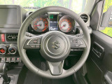 インテリアに合わせたデザインのステアリングは、運転される方のことも考え、運転しやすい形状、大きさです。是非一度、実際に触ってお確かめください。
