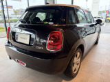 かわいいテールのデザインはほかの車にはない魅力があります。ひと目で&ldquo;MINI&rdquo;とわかるデザインはアナタを虜にしてしまうかもしれません