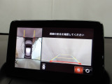 狭い場所での駐車やすれ違いなどでより的確な運転操作に役立つ360&deg;ビューモニターが装備されています。