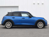 お車の詳細等はお気軽にMINI正規ディーラー アルコン までお問い合わせくださいませ。スタッフ一同、お待ちしております!