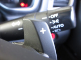 サンルーフ付きです。昼は気持ちよい風を取り入れたり、シェードを開けておくことにより車内が明るくなります。夜はシートを倒せば流れ星が流れたり星がたくさん見えるかも・・わくわくする装備ですね!