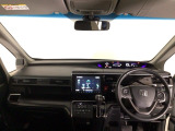 【前方視界】開放的な前方視界!運転がしやすく疲れにくいです♪窓が大きく、見通しがとっても良いおクルマですよ♪