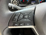 ステアリングハンドルです。オーディオコントロールスイッチが付いて運転中でも手元でオーディオの操作が出来て便利ですよ。