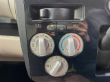 寒い冬も暑い夏も全席に快適な空調を届けてくれる、ダイヤル式エアコンを装備♪