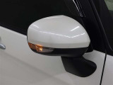 サイドターンランプ付きドアミラー。車両のドレスアップと右左折時の被視認性を兼ね備えたお洒落なミラーです。