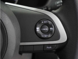 ◆アダプティブクルーズコントロール◆予め設定した車速内でクルマが自動的に加減速。前走車との適切な車間距離を維持しながら追従走行します。【LKAS】車線維持支援システムでステアリング操作を支援。