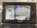 インテリジェント アラウンドビューモニター。上空から見下ろしている様な映像をモニターへ映し出し、スムーズな駐車をサポートします。さらに障害物検知センサー反応すると、警告表示、警告音により注意を促します