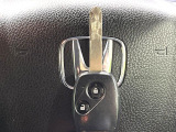 【キーレス】少し離れた場所からでもボタン一つでドアの開錠・施錠ができるのでとっても便利!ドアの鍵穴周りに傷をつけることもありません♪