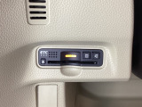 ハンドルの左下にETCがついています。高速道路の料金所の通過も楽々です。 カードの取り出しもしやすい場所についています。