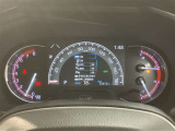 視認性に優れたメーターを採用しており、走行中でも車速や情報が分かりやすく表示されます。運転時の視線移動をむりのない範囲に抑え、快適で安心感のあるドライブをサポートします。