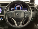 ハンドルにHondaセンシング系のクルーズコントロールやレーンキープアシストなどのスイッチと、オーディオの操作スイッチが装備されています。ハンドルから手を離さず安全に操作できます。