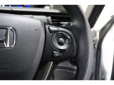 Hondaセンシングの機能のひとつ、アダプティブクルーズコントロール付!アクセルから足を離しても設定したスピードと前車との車間を保ち走行してくれます!車線維持もアシスト☆高速道路で疲労軽減ですね☆