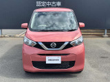 フロントガラスの上部には衝突軽減ブレーキの装置も付いており、より安全に運転を楽しんでいただくことができます。