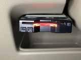 ETCがついています。高速道路の料金所の通過も楽々です。 カードの取り出しもしやすい場所についています。