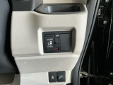 【パワースライドドア】助手席側がパワースライドドアになっており、運転席のスイッチやスマートキーでも開閉が可能です!開口部も広いので乗り降りも楽々♪