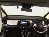 【前方視界】開放的な前方視界!運転がしやすく疲れにくいです♪窓が大きく、見通しがとっても良いおクルマですよ♪