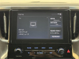 【純正9インチディスプレイオーディオ】FM・AMラジオやBluetooth接続、フルセグTVの視聴など多彩な機能を搭載しています。CarPlay、AndroidAutoにも対応。