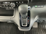 オートマチックシフトレバーは、手になじみ操作しやすい形状で安全運転にもつながります♪