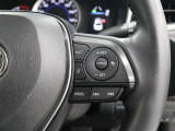 レーダークルーズコントロール作動時に車線維持に必要な運転操作の支援を行う「レーントレーシングアシスト(LTA)」を搭載しています。