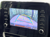 【バックカメラ】駐車時に後方がリアルタイム映像で確認できます。大型商業施設や立体駐車場での駐車時や、夜間のバック時に大活躍!運転スキルに関わらず、今や必須となった装備のひとつです!