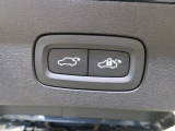 【パワーバックドア】スマートキーや運転席のボタンを押すだけでリアゲートが自動で開閉します!荷物を持っている時や、高い位置にあるバックドアを閉める際に便利な機能です。
