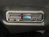 ハンドルの左下にETCがついています。高速道路の料金所の通過も楽々です。 カードの取り出しもしやすい場所についています。