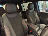 メルセデス・ベンツの定める厳しい基準をクリアしたお車のみをご案内させて頂きます。納車前整備はメーカー規定に基づき100項目以上にも及ぶ点検を熟練のメカニックによって行いご納車させて頂きます。