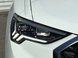 LEDヘッドライト。デイタイムランニングライトも備わっております。