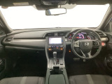 【前方視界】開放的な前方視界!運転がしやすく疲れにくいです♪窓が大きく、見通しがとっても良いおクルマですよ♪
