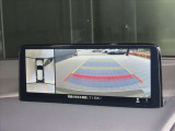 360度モニター搭載車ですので、低速時での不安を解消してくれます。この写真は右側はバックカメラですが、前進時にはフロントカメラにもなりますので歩行者や縁石なども確認することが可能です。