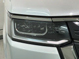 LEDヘッドライトは、点灯の瞬間から最大光量を発揮し、突然暗くなるトンネルなどでの安定感を高めます。