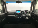 【前方視界】開放的な前方視界!運転がしやすく疲れにくいです♪窓が大きく、見通しがとっても良いおクルマですよ♪