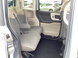 自社整備工場で点検整備をおこなってからお渡ししています。車検が残っている場合は『12ヶ月点検整備』を、車検整備付きの場合は『車検整備』をおこないます。整備費用は車両本体価格に含まれています。