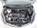 車にとって、とても大切な部分のエンジンルーム。綺麗に清掃済みで安心です。