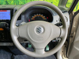 インテリアに合わせたデザインのステアリングは、運転される方のことも考え、運転しやすい形状、大きさです。是非一度、実際に触ってお確かめください。