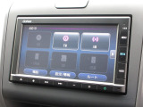 ナビゲーションは純正メモリーナビ(VXM-225Ci)を装着しております。AM、FM、CD、Bluetoothがご使用いただけます。初めて訪れた場所でも安心ですね!