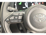 ステアリングスイッチ付き。前方から目を離すことなく操作することが可能です。