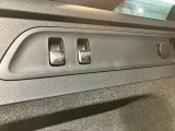 トランク内のスイッチ操作だけで後部座席をワンタッチで倒せる機能。重い荷物を持ったままでも操作でき、長尺物や大きな荷物の積み込みがスムーズに行えます。