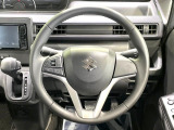 インテリアに合わせたデザインのステアリングは、運転される方のことも考え、運転しやすい形状、大きさです。是非一度、実際に触ってお確かめください。