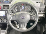 【純正革巻きステアリング】上質な革を使用することで、手にしっかり馴染みとても運転しやすいハンドルです♪