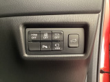 各種機能の切替スイッチは運転席パネル下に集約されています。任意で切り替え可能なため状況に合わせてお使いください。