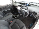 シンプルで使いやすいデザインの運転席です。